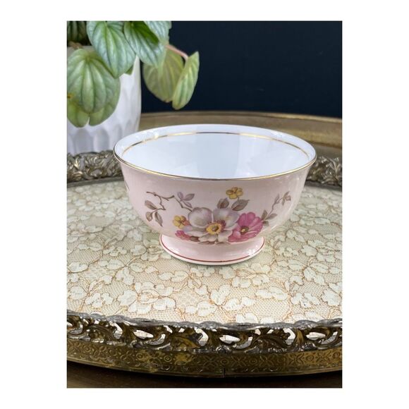 Vintage Aynsley Bone China Large Sugar Bowl Light Pink Floral Gold Footed - Picture 1 of 8